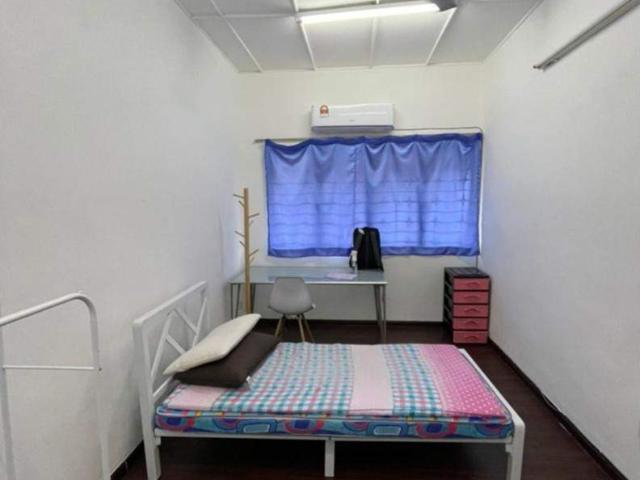 Spacious medium room for long stay at ss2