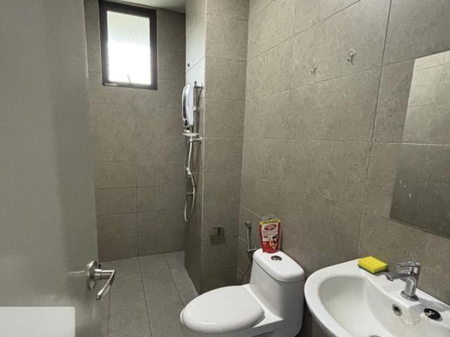 Spacious Middle Room | 5 mins to Sunway pyramid | 10mins to Subang