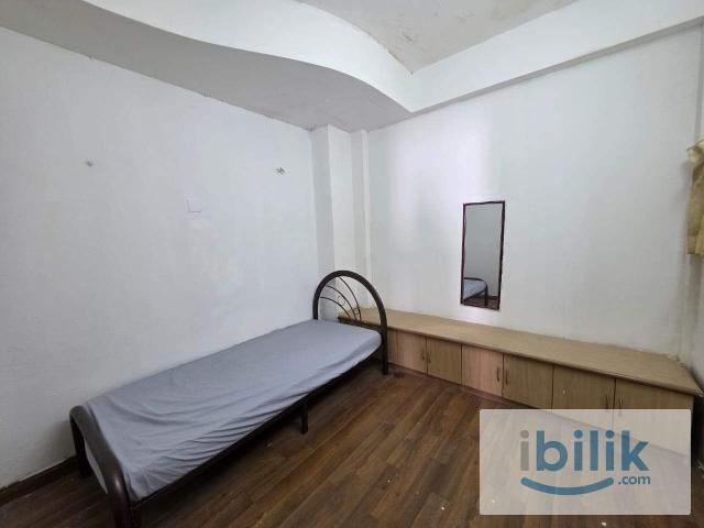 Spacious middle room at taman wawasan, pusat bandar puchong move in immediately