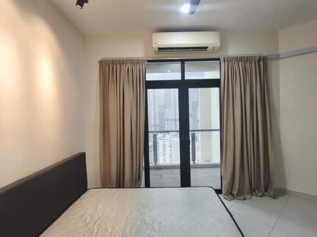 Spacious Middle Room in J dupion Residence