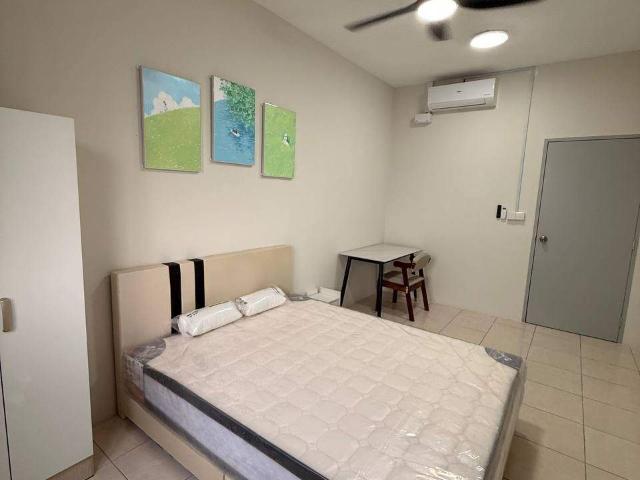 Spacious Middle Room RM850 Platinum OUG | Fully Furnished | Newly Renovated