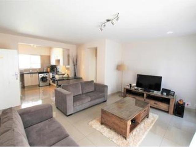 spacious modern 2 bed 1 bath apartme.