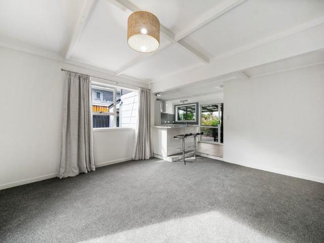 Spacious Modern Living 36 Glendale Road, Glen Eden