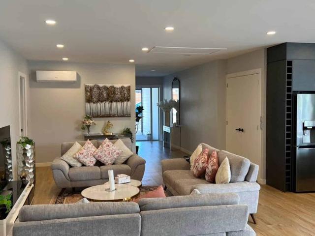 Spacious Modern Sanctuary in the Heart of Waim.