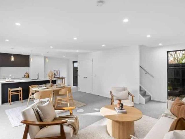 SPACIOUS, MODERN TOWNHOUSE LIVING