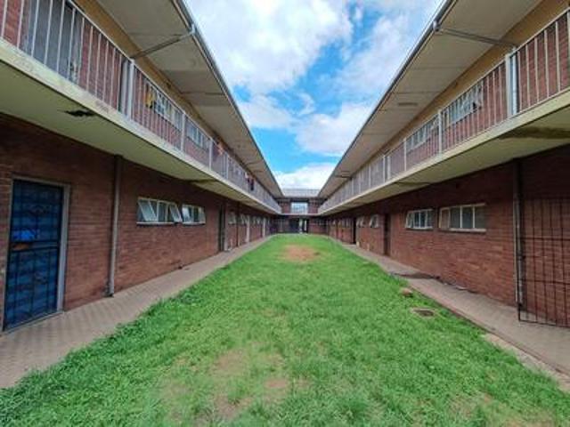 spacious newly renovated 1.5 or 2 be.
