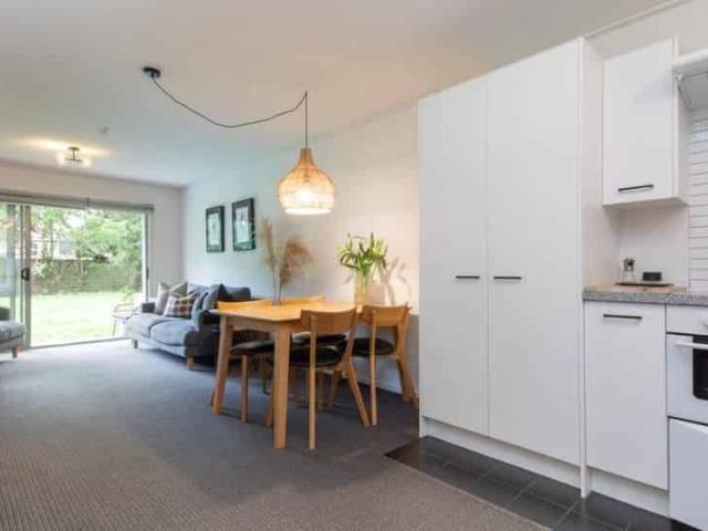 Spacious one bedroom apartment in lovely established building