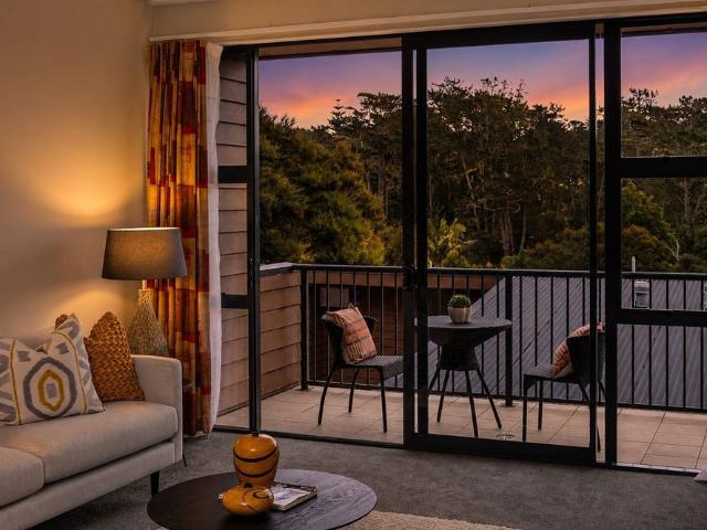 Spacious One Bedroom Apartment with Two Carparks
