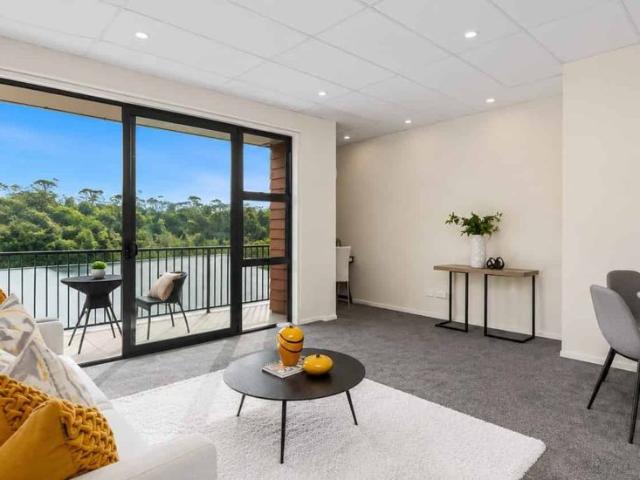 Spacious One Bedroom Apartment with Two Carparks