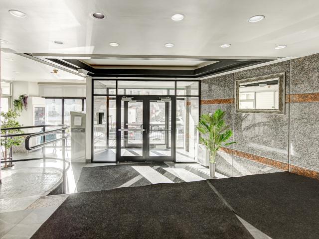 Beautiful Studio – 8th Floor with Stunning View – Available in August, starting at $1,080