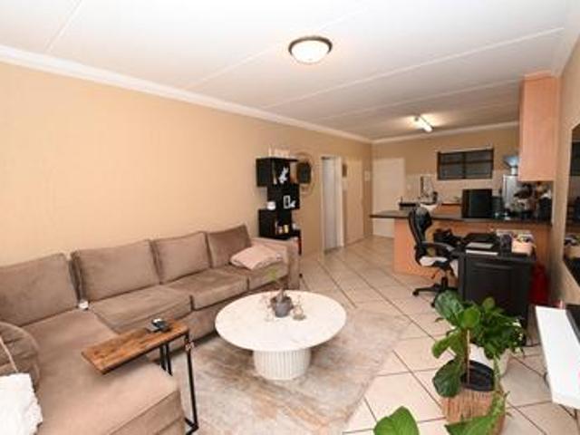 spacious one bedroom garden apartmen.