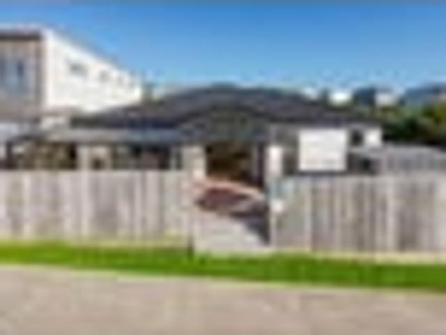Spacious One Level Family Living with 2 Ensuites