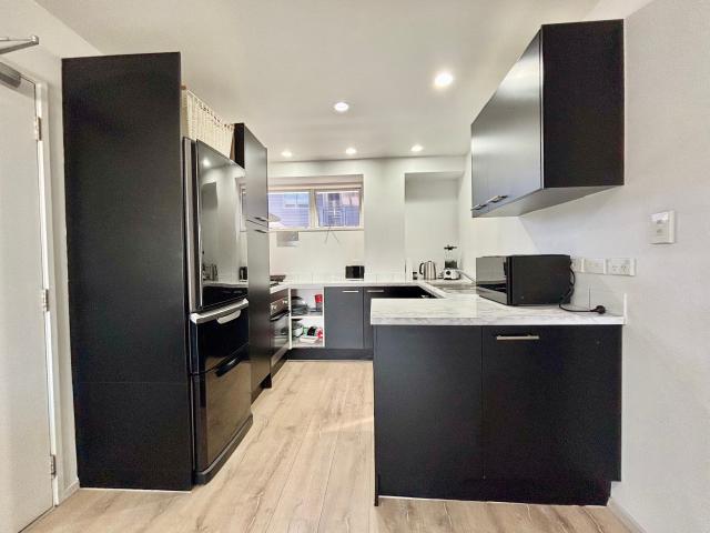 Spacious partly furnished 2 bedrooms with 2 bathrooms, 1 carpark, water included