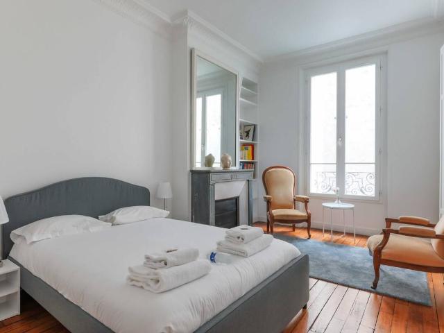 Spacious Parisian Apartment, Paris Amsterdam Apartments for Rent