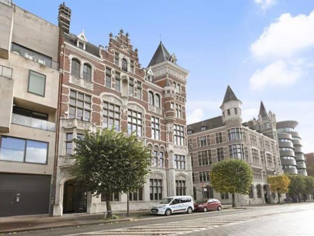 Spacious penthouse with panoramic view of the Schelde