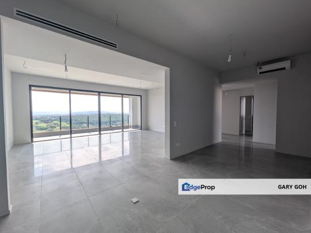 Spacious, private, and exclusive. A luxury home with golf course view in the heart of Tropicana