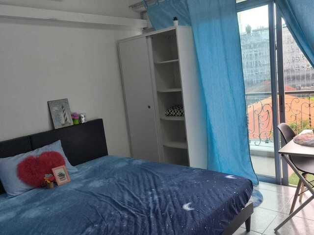 SPACIOUS PRIVATE BALCONY Condo Room for 1Pax!
