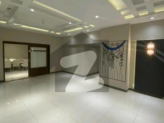 Spacious Prime Location 2700 Square Feet Flat Available For Rent In Clifton Block 5