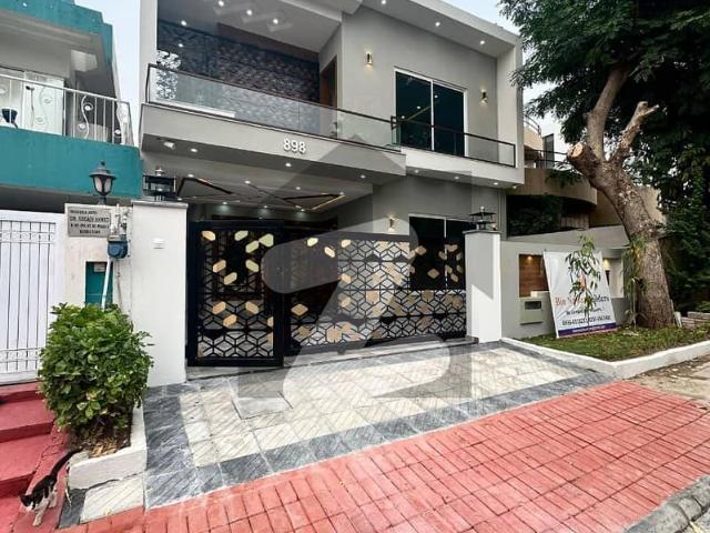 Spacious Prime Location House Is Available For sale In Ideal Location Of Bahria Town Phase 2