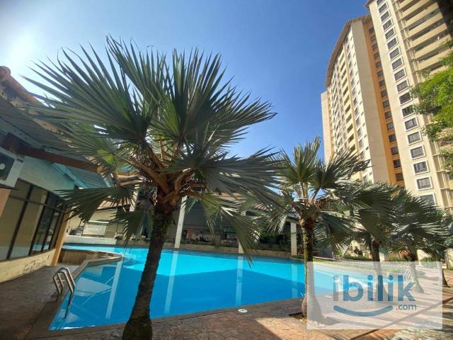 Spacious Queen Bed Furnished RoomWalk to MRT Surian, Mall/Sunway Giza/IOI Damansara Weekly CleaningFree Wifi