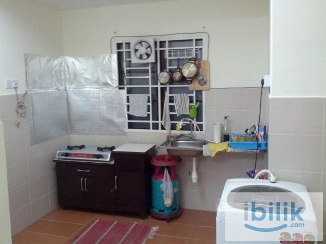 Spacious Queen Room + Private Bath @ Taman Reko Mutiara