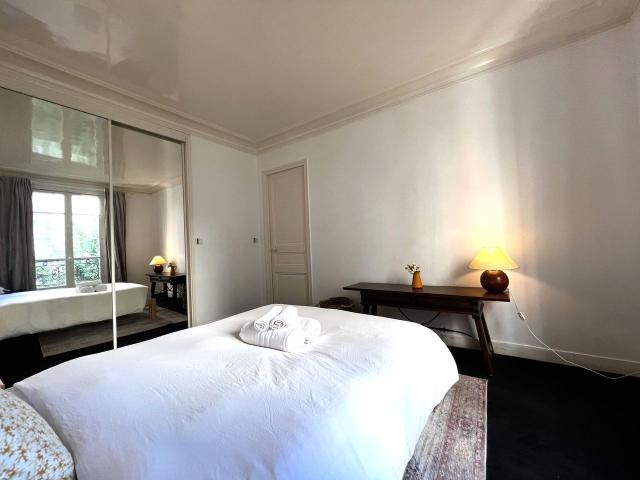 Spacious, Quiet & Luminous, Paris Amsterdam Apartments for Rent