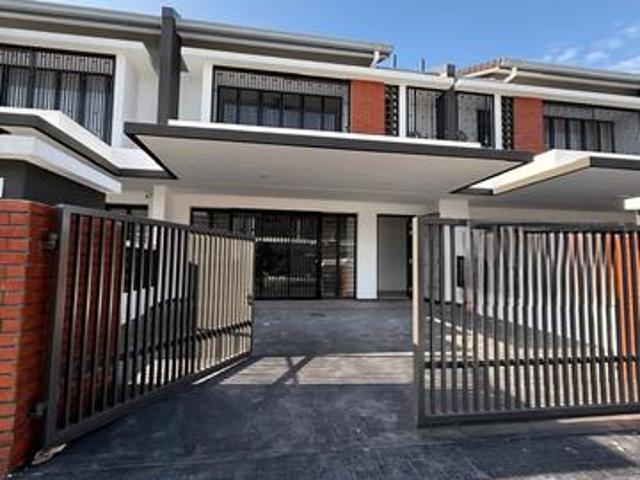 Spacious Renovated 2 Storey House in Elmina Green 7 For Rent