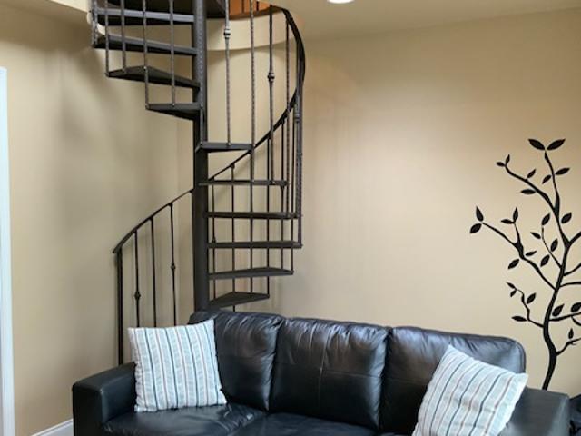 Spacious Renovated 4 Bedroom Home in The Glens and Semiahmoo Catchment – Walk to Top Schools, Beach, and Sports Hub