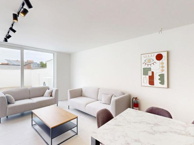 Spacious, renovated student room