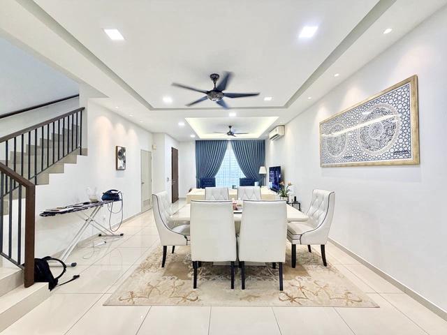 Spacious Renovated Unit Double Storey Penduline Bandar Rimbayu