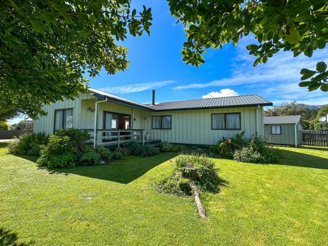 SPACIOUS RETREAT NEAR TOWN