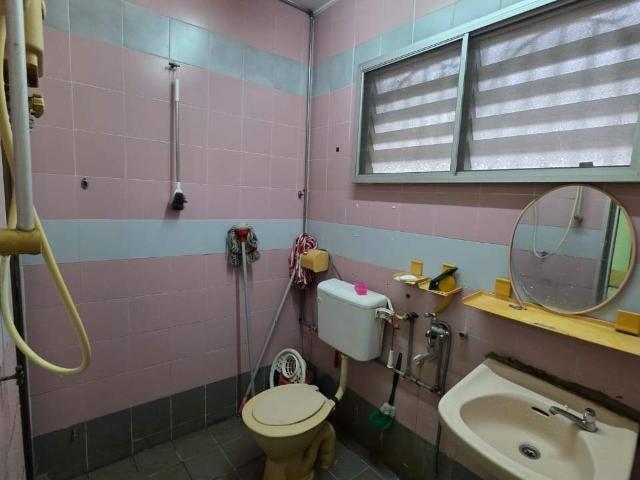 Spacious room near the mines move in immediately with zero deposit