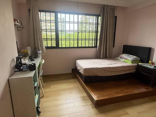 Spacious room available at Pasir Ris