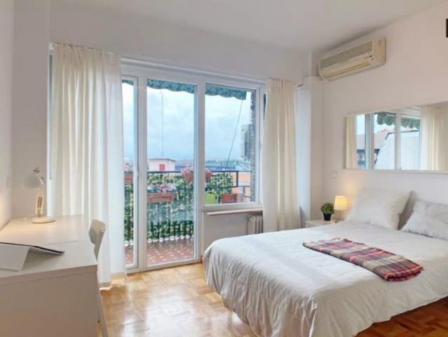 Spacious room for rent in 4 bedroom apartment, Imperial