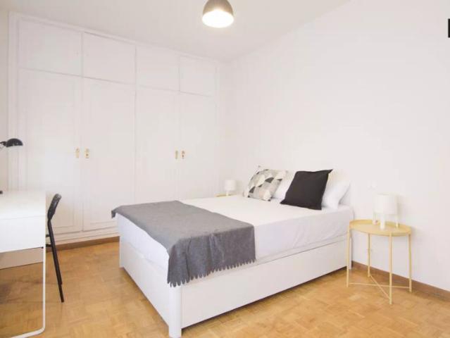 Spacious room for rent in 6 bedroom apartment in Nueva España