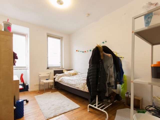 Spacious room in apartment in Saint Guidon, Brussels