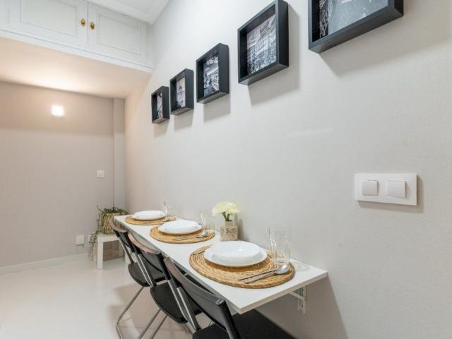 Spacious room in Carabanchel