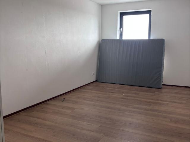 Spacious Room in Female Only Apartment Near Central Station