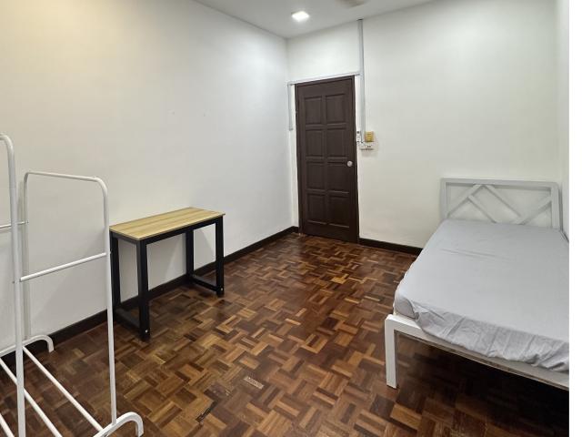 Spacious room in kota damansara‼️move in immediately with zero deposit