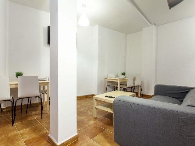 Spacious room in the centre of Valencia