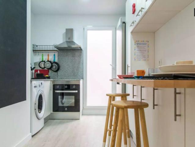 Spacious room in 5 bedroom apartment in Burjassot