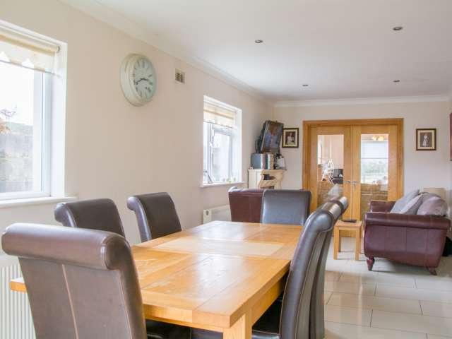 Spacious room in 5 bedroom apartment in Donabate, Dublin