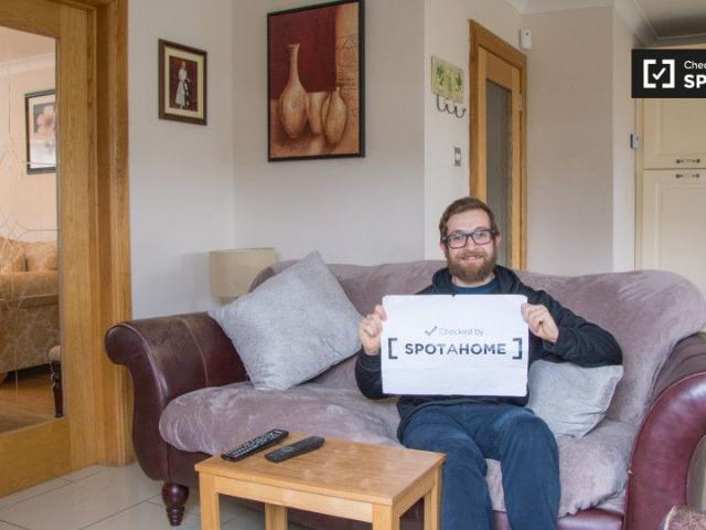 Spacious room in 5 bedroom apartment in Donabate, Dublin