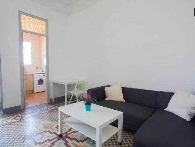 Spacious room in 5 bedroom apartment in L'Eixample, Valencia