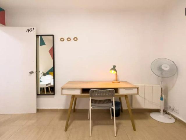 Spacious room in 6 bedroom apartment in Barri Gòtic