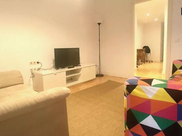Spacious room in 6 bedroom apartment in Malasaña