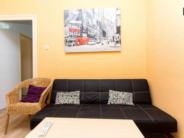 Spacious room with desk in shared apartment, Puerta del Sol
