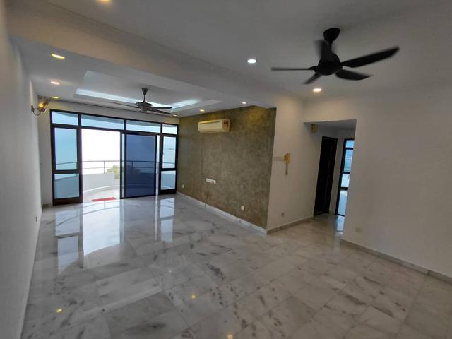 Spacious Seaview Condo Negotiable