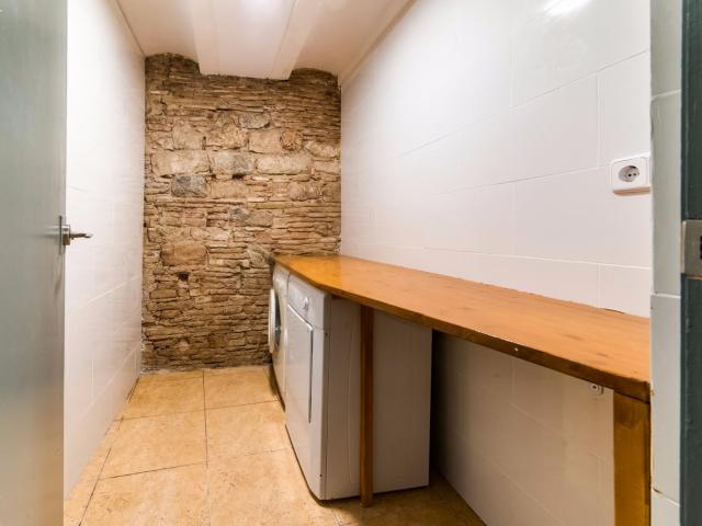 Spacious single bedroom with a balcony, near the Sant Antoni metro