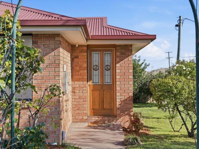 Spacious Single Level Villa with Generous Outdoor Space
